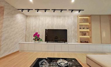 For rent 3 bedrooms condo in Khlong San, Bangkok