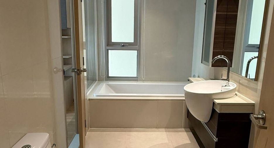 For rent 2 bedrooms condo in Khlong Toei, Bangkok