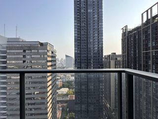 Condo en alquiler de 2 habitaciones en Huai Khwang, Bangkok