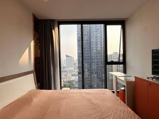 Condo en alquiler de 2 habitaciones en Huai Khwang, Bangkok