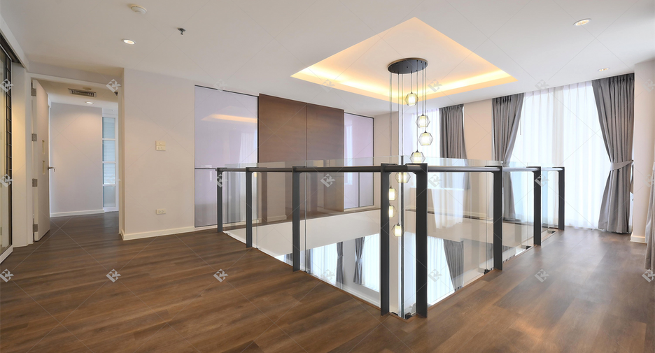 For rent 3 ベッドルーム condo in Pathum Wan, Bangkok