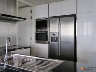 For rent 3 bedrooms condo in Yan Nawa, Bangkok