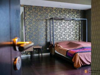 For rent 3 bedrooms condo in Yan Nawa, Bangkok