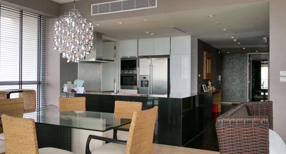 For rent 3 bedrooms condo in Yan Nawa, Bangkok