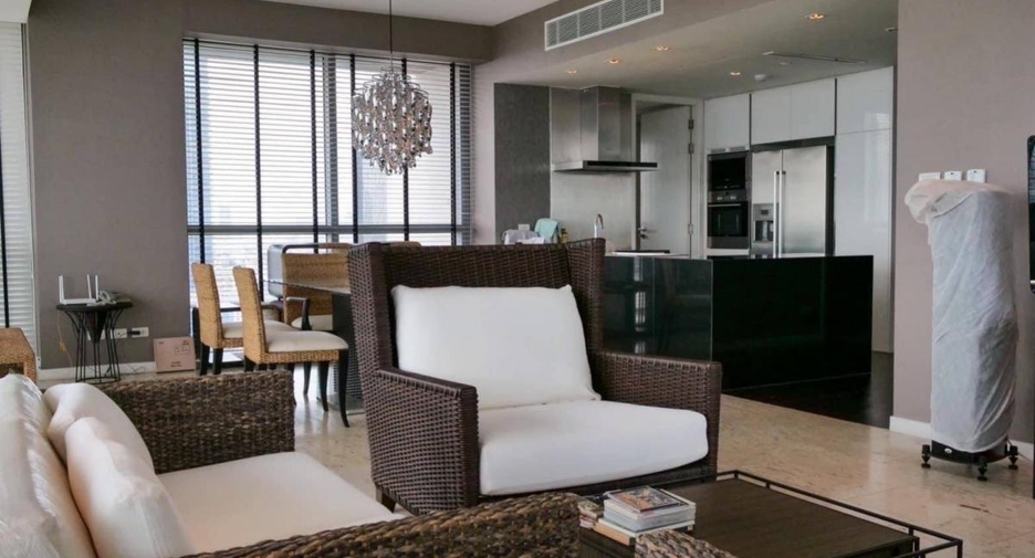 For rent 3 bedrooms condo in Yan Nawa, Bangkok