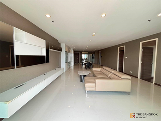 For rent 3 bedrooms condo in Yan Nawa, Bangkok
