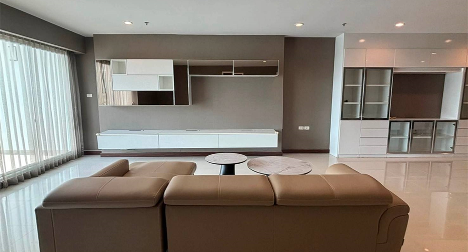 For rent 3 bedrooms condo in Yan Nawa, Bangkok