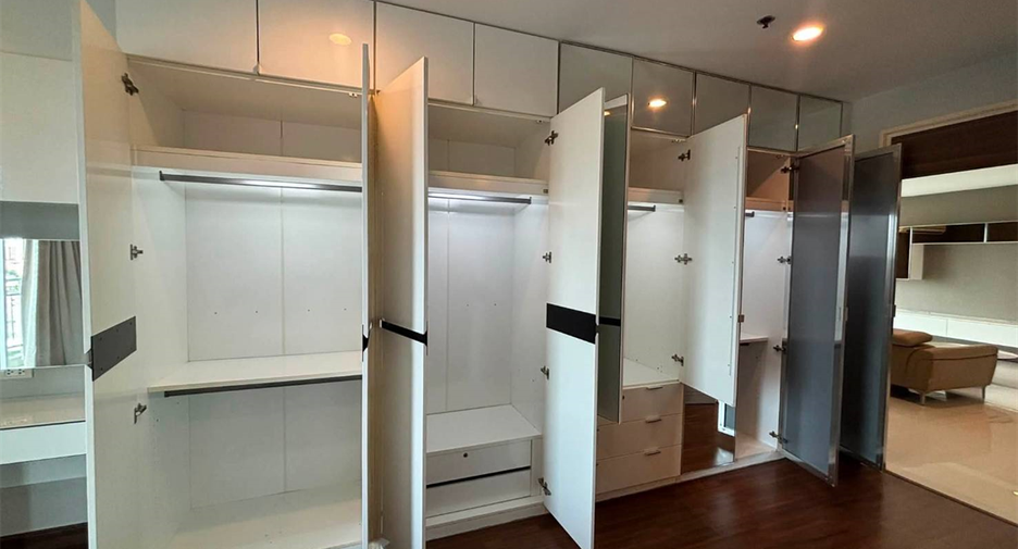 For rent 3 bedrooms condo in Yan Nawa, Bangkok