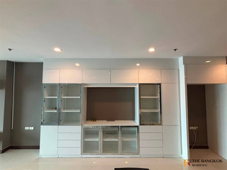 For rent 3 bedrooms condo in Yan Nawa, Bangkok