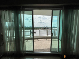 For rent 3 bedrooms condo in Yan Nawa, Bangkok