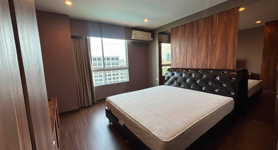 For rent 3 bedrooms condo in Yan Nawa, Bangkok