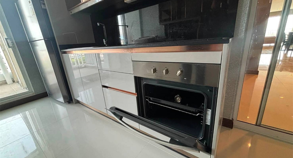 For rent 3 bedrooms condo in Yan Nawa, Bangkok