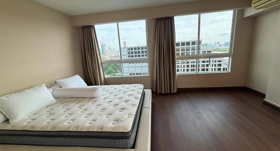 For rent 3 bedrooms condo in Yan Nawa, Bangkok