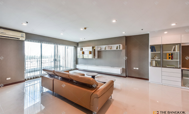 Wohnung zur Miete mit 3 Zimmer in Yan Nawa, Bangkok