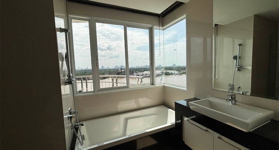 For rent 3 bedrooms condo in Yan Nawa, Bangkok