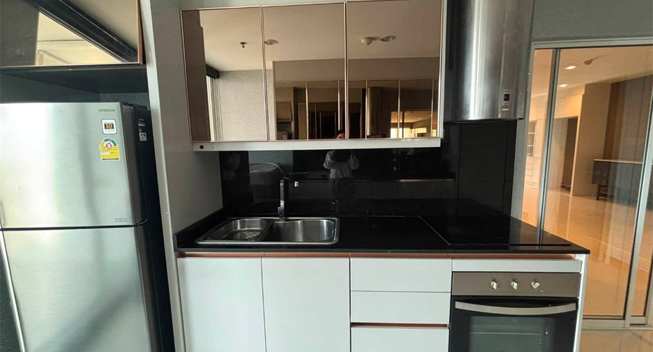 For rent 3 bedrooms condo in Yan Nawa, Bangkok
