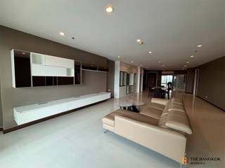 For rent 3 bedrooms condo in Yan Nawa, Bangkok