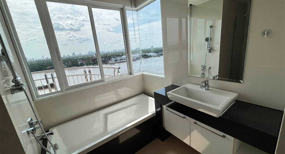For rent 3 bedrooms condo in Yan Nawa, Bangkok