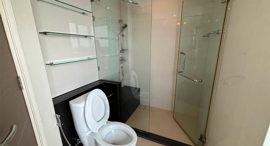 For rent 3 bedrooms condo in Yan Nawa, Bangkok