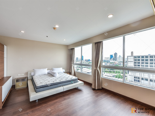 À louer 3 chambres condo à Yan Nawa, Bangkok