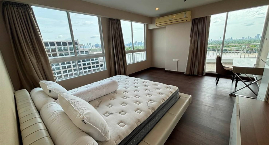 For rent 3 bedrooms condo in Yan Nawa, Bangkok