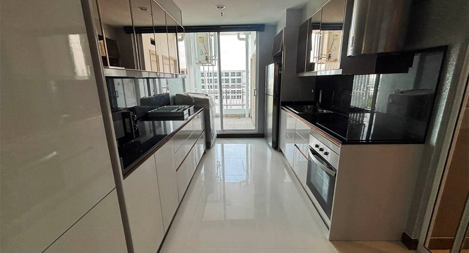 For rent 3 bedrooms condo in Yan Nawa, Bangkok