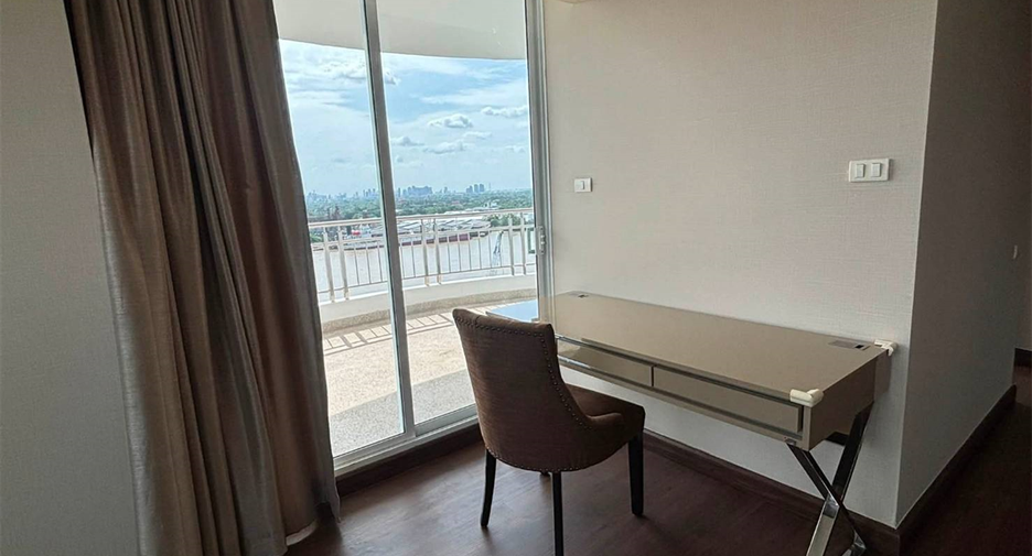 For rent 3 bedrooms condo in Yan Nawa, Bangkok