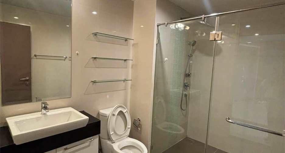 For rent 3 bedrooms condo in Yan Nawa, Bangkok