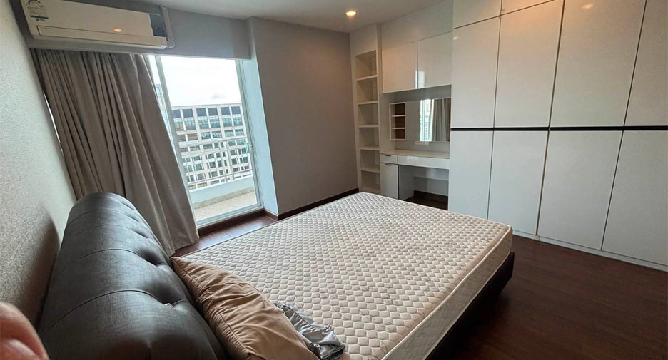 For rent 3 bedrooms condo in Yan Nawa, Bangkok