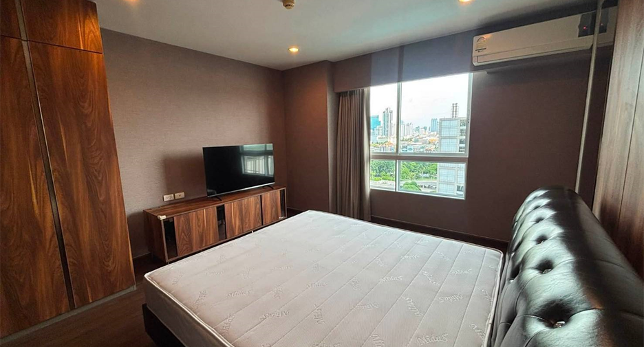 For rent 3 bedrooms condo in Yan Nawa, Bangkok