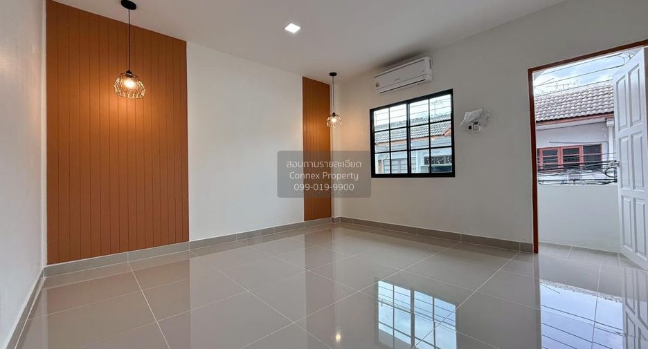 Casa adosada en venta de 3 habitaciones en Bang Khen, Bangkok