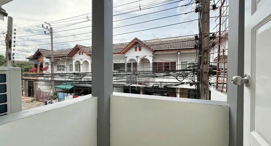 Casa adosada en venta de 3 habitaciones en Bang Khen, Bangkok