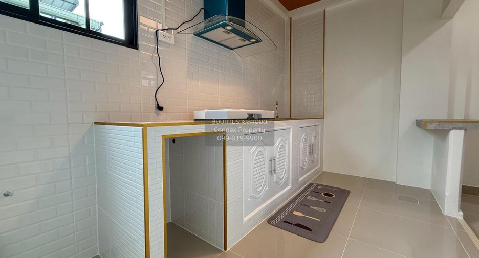 Casa adosada en venta de 3 habitaciones en Bang Khen, Bangkok