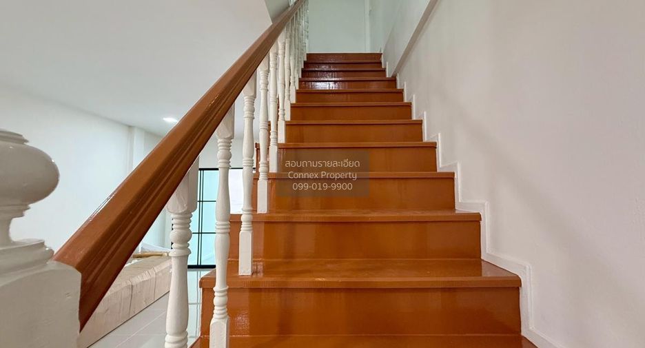 Casa adosada en venta de 3 habitaciones en Bang Khen, Bangkok