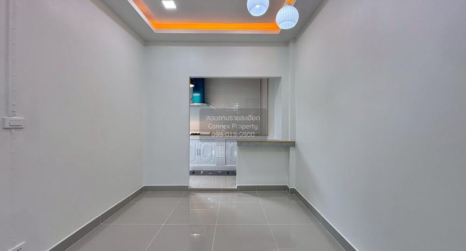 Casa adosada en venta de 3 habitaciones en Bang Khen, Bangkok