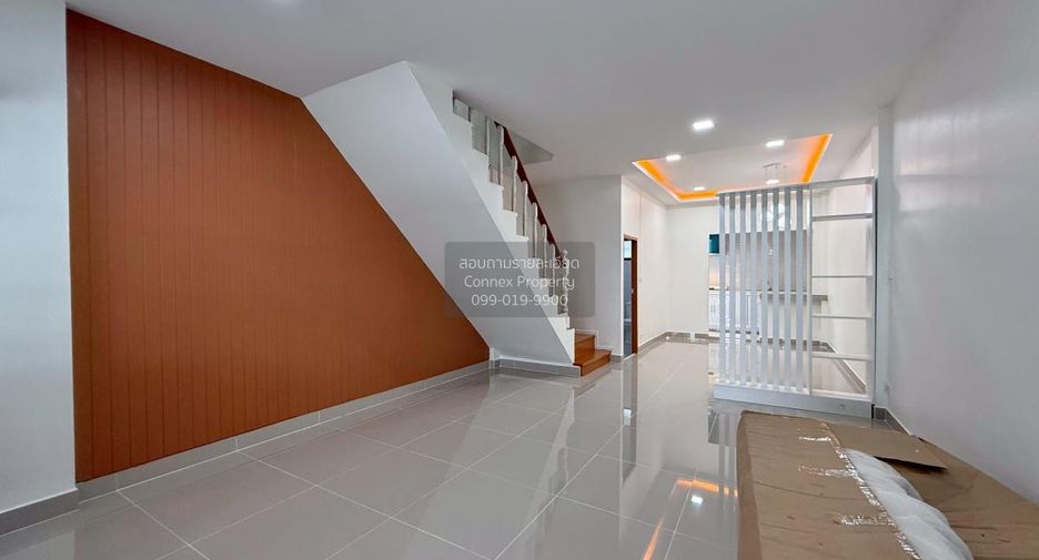 Casa adosada en venta de 3 habitaciones en Bang Khen, Bangkok
