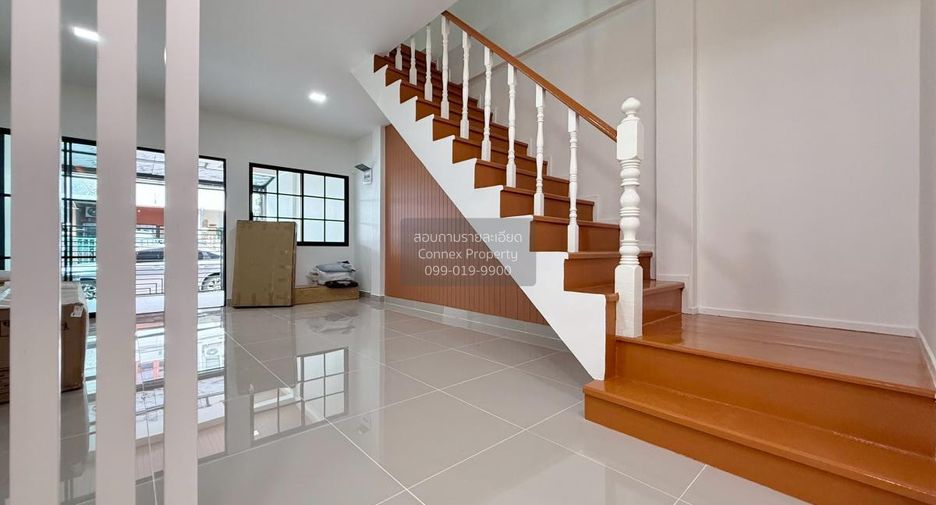 Casa adosada en venta de 3 habitaciones en Bang Khen, Bangkok
