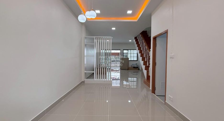 Casa adosada en venta de 3 habitaciones en Bang Khen, Bangkok