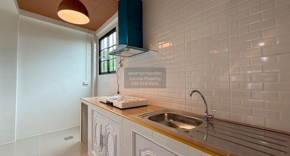 Casa adosada en venta de 3 habitaciones en Bang Khen, Bangkok