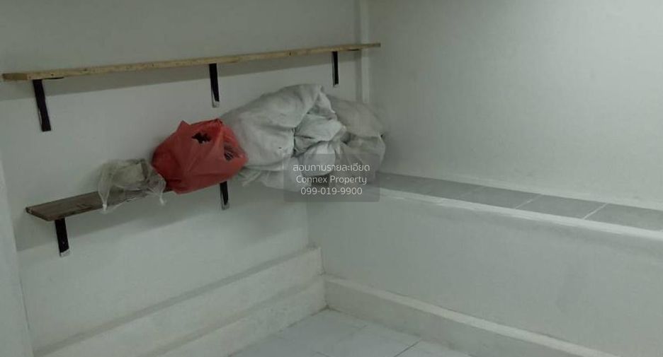 For sale 4 bedrooms townhouse in Bang Kapi, Bangkok