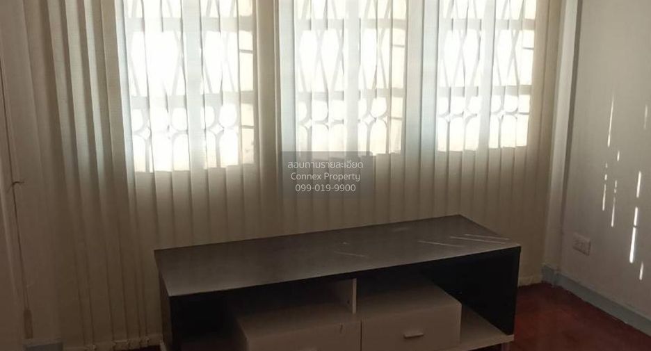 For sale 4 bedrooms townhouse in Bang Kapi, Bangkok