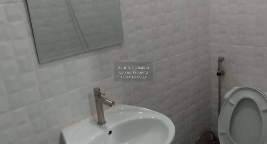 For sale 4 bedrooms townhouse in Bang Kapi, Bangkok