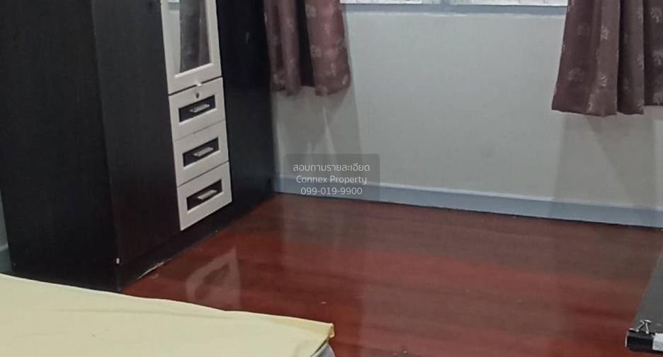For sale 4 bedrooms townhouse in Bang Kapi, Bangkok
