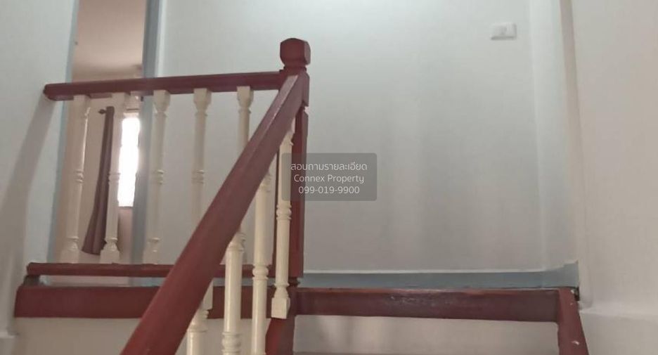 For sale 4 bedrooms townhouse in Bang Kapi, Bangkok