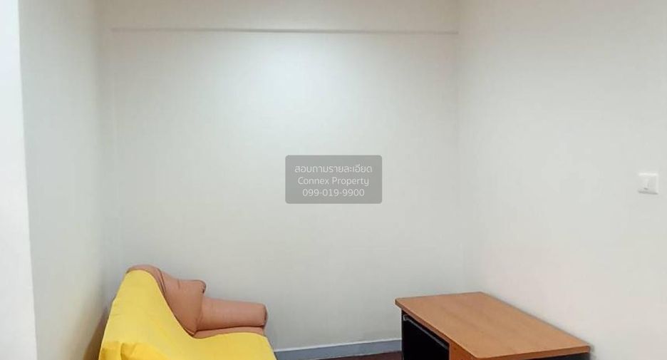 For sale 4 bedrooms townhouse in Bang Kapi, Bangkok