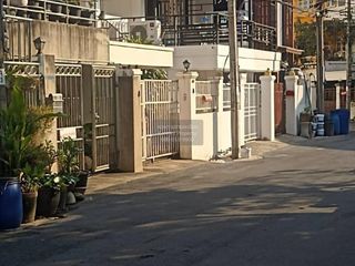 For sale 4 bedrooms townhouse in Bang Kapi, Bangkok