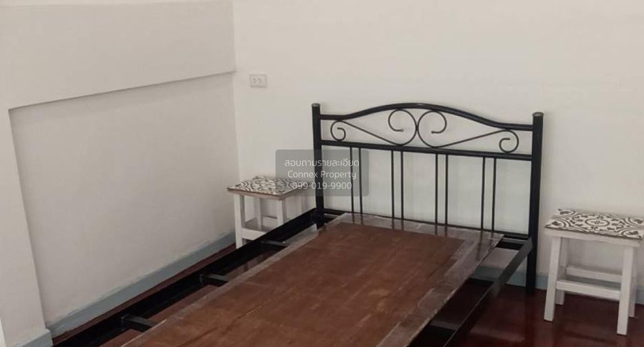 For sale 4 bedrooms townhouse in Bang Kapi, Bangkok