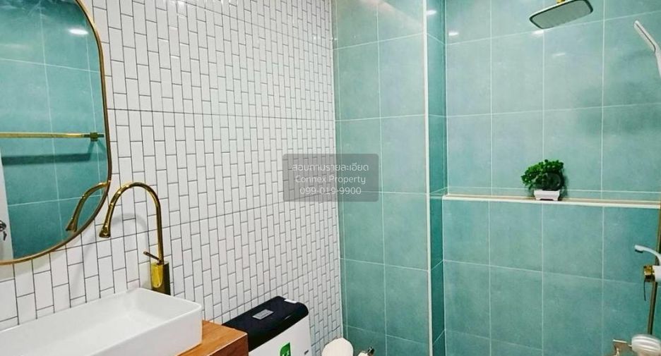 Casa adosada en venta de 3 habitaciones en Khlong Sam Wa, Bangkok