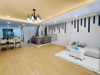 Casa adosada en venta de 3 habitaciones en Khlong Sam Wa, Bangkok