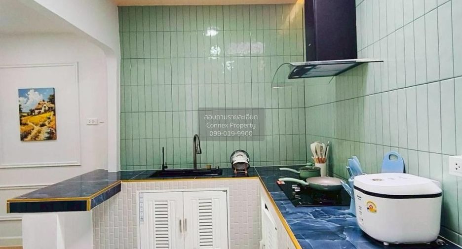 Casa adosada en venta de 3 habitaciones en Khlong Sam Wa, Bangkok